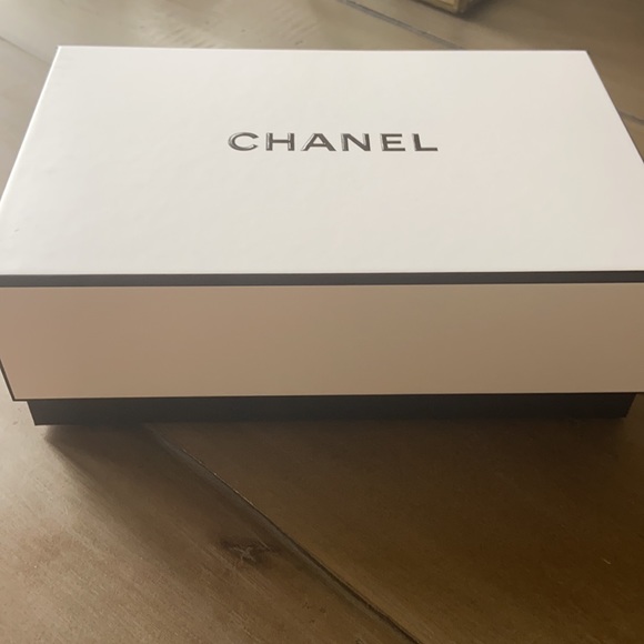 Chanel Box - Picture 2 of 5